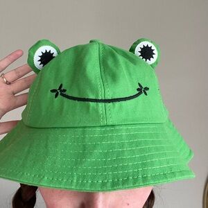 Green Frog Ear Bucket Hat